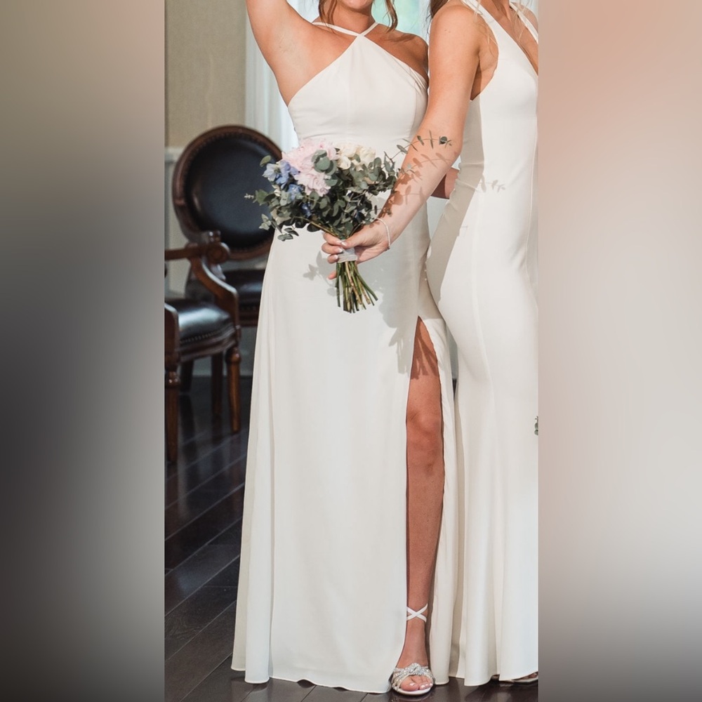 Elegant White Sleeveless Dress